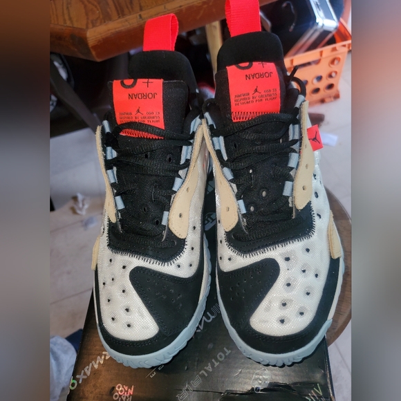 Jordan Delta 2s White/Multicolor - Picture 1 of 7
